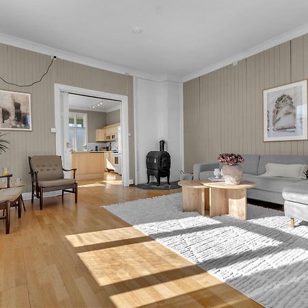 Lovely City Center Apartment With Amazing Views And Free Parking! Tromsø Esterno foto