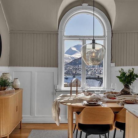 Lovely City Center Apartment With Amazing Views And Free Parking! Tromsø Esterno foto