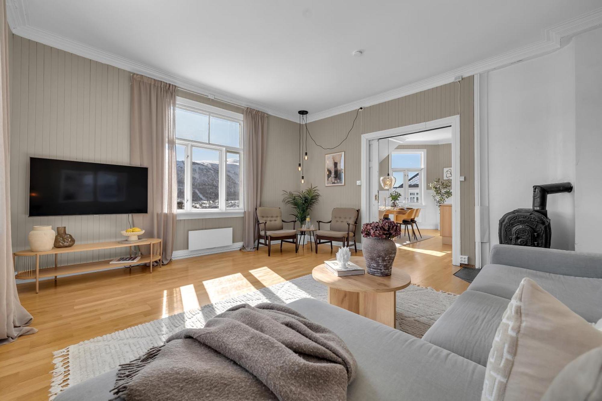 Lovely City Center Apartment With Amazing Views And Free Parking! Tromsø Esterno foto