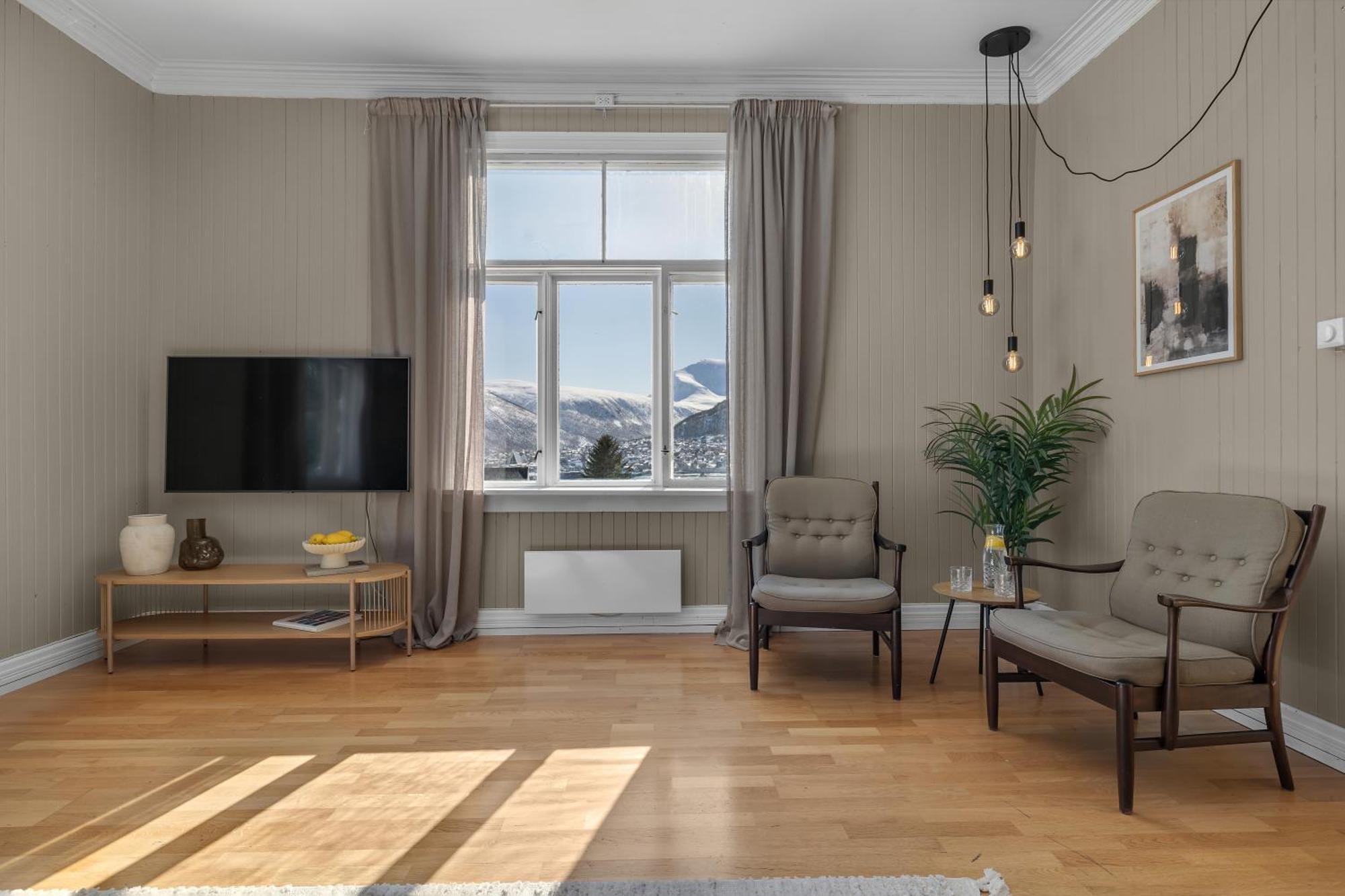 Lovely City Center Apartment With Amazing Views And Free Parking! Tromsø Esterno foto